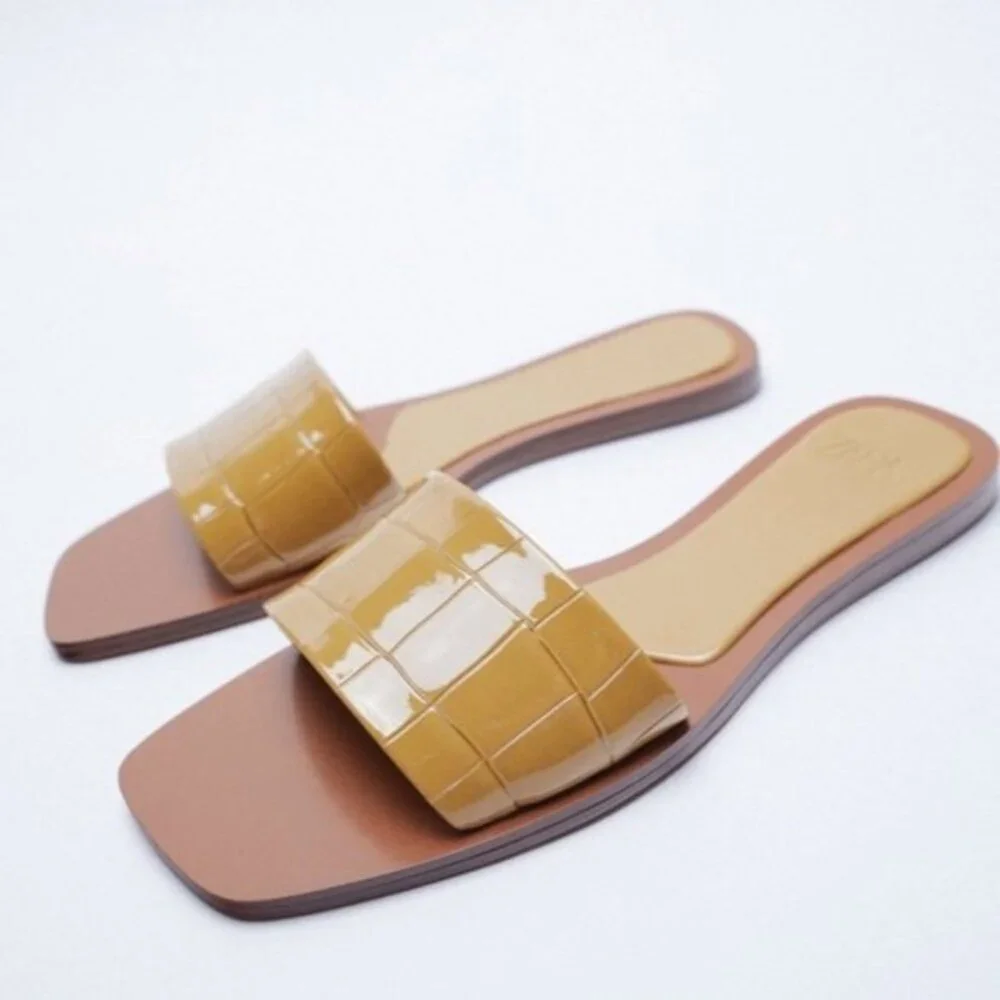 Brown Zara Patent Leather Slides Sandals Slip-Ons (NWT) - Picture 6 of 6